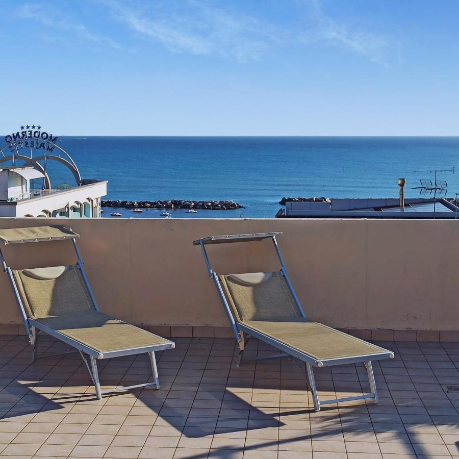 Hotel Gabbiano Cattolica Bagian luar foto