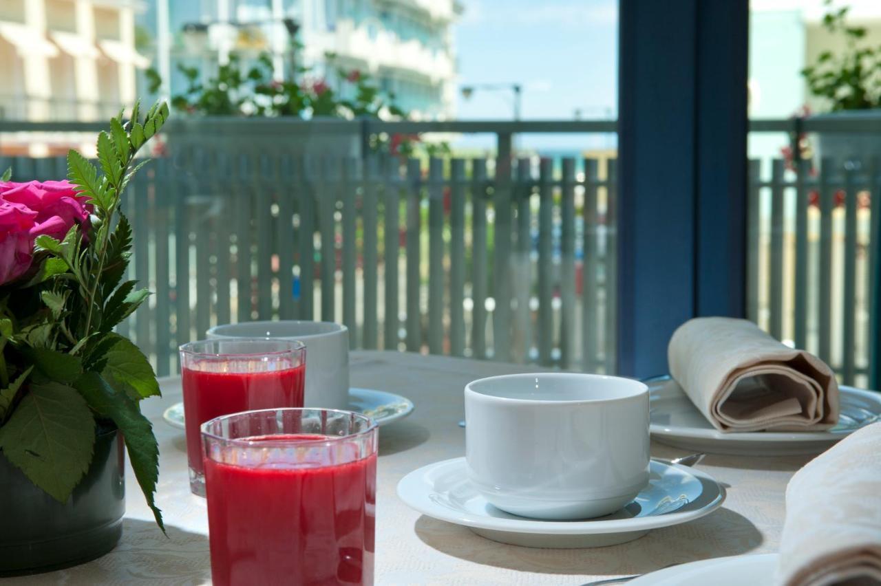 Hotel Gabbiano Cattolica Bagian luar foto