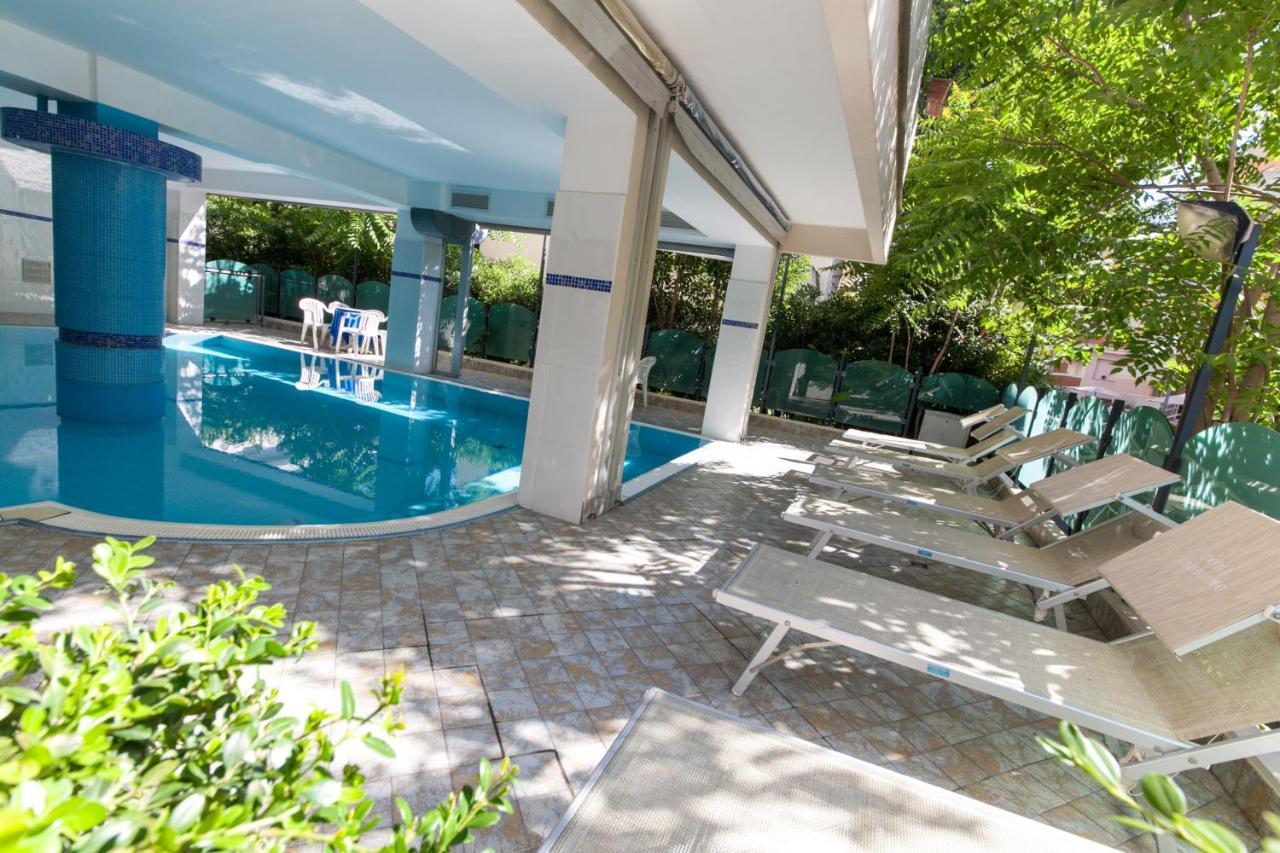 Hotel Gabbiano Cattolica Bagian luar foto