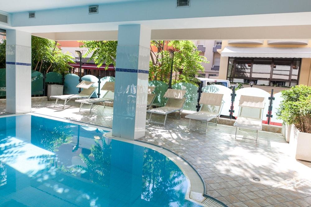 Hotel Gabbiano Cattolica Bagian luar foto