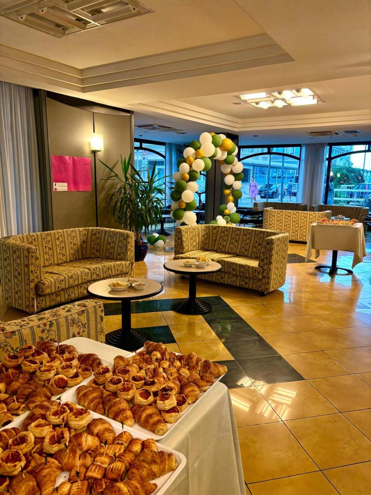 Hotel Gabbiano Cattolica Bagian luar foto
