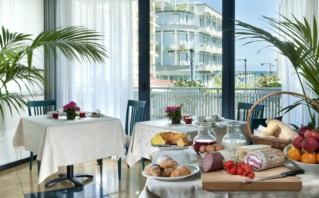 Hotel Gabbiano Cattolica Bagian luar foto