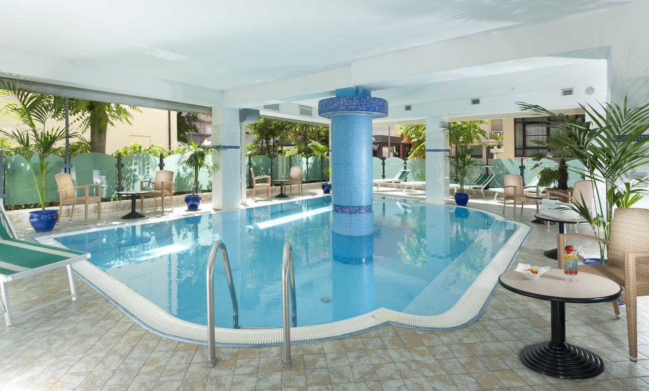 Hotel Gabbiano Cattolica Bagian luar foto