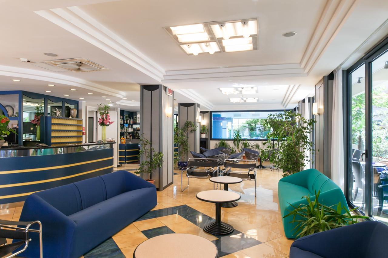 Hotel Gabbiano Cattolica Bagian luar foto