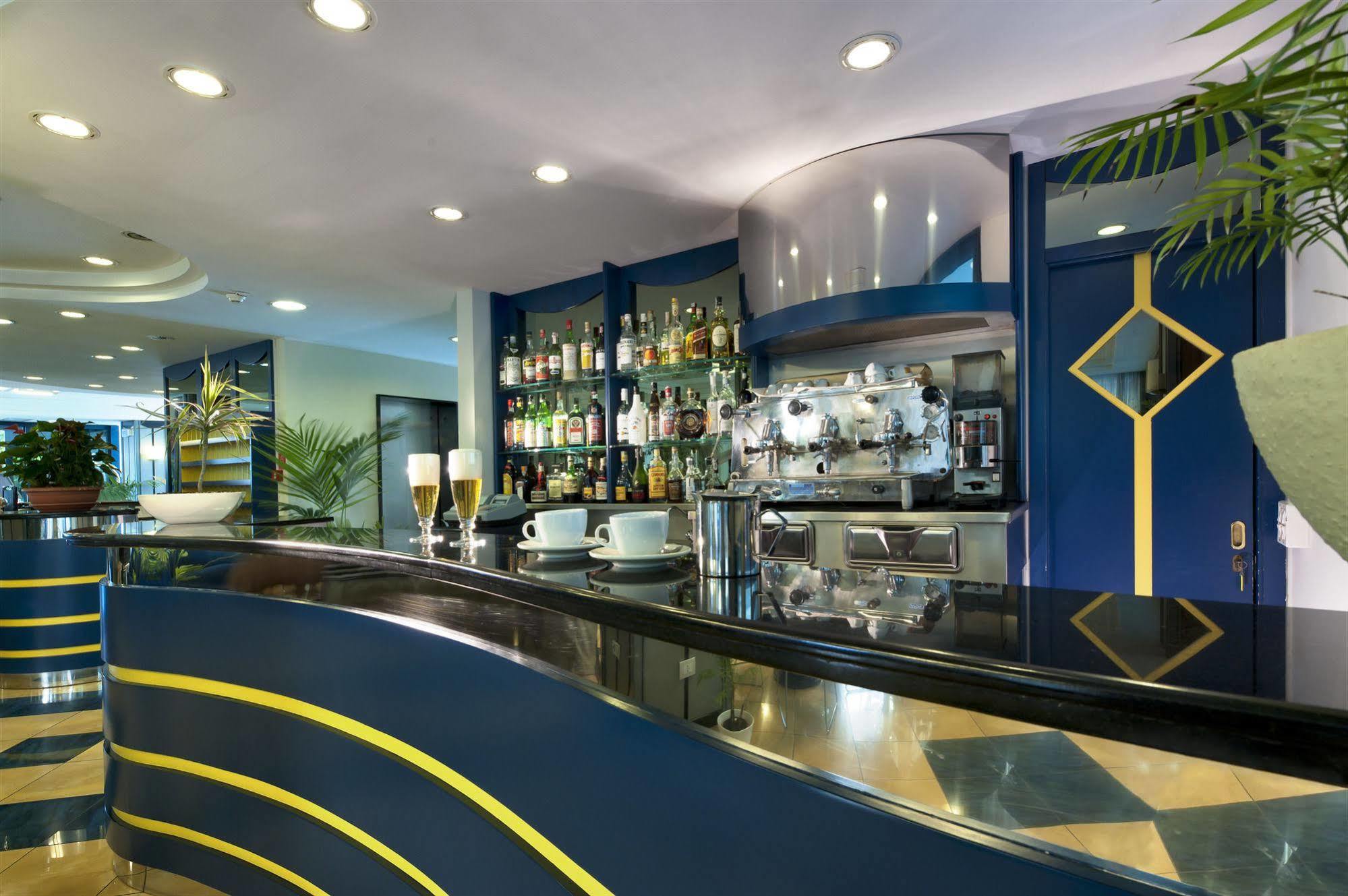 Hotel Gabbiano Cattolica Bagian luar foto
